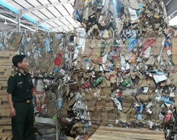 Phế liệu từ Campuchia tuồn qua biên giới